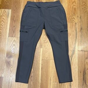 Women’s Athleta Headlands Hybrid Cargo Legging, Size 16